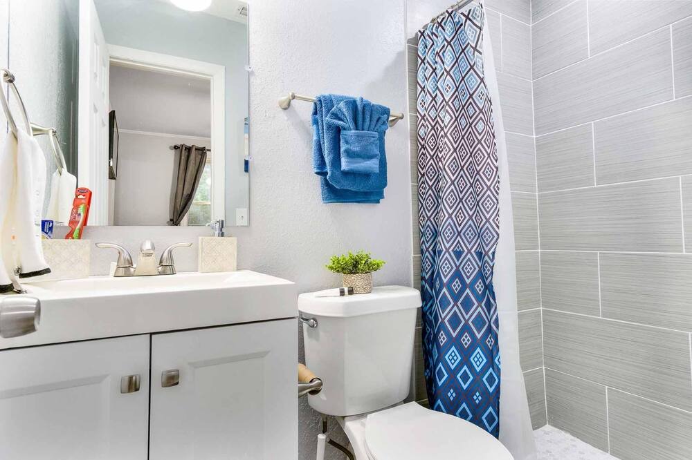 Photo of Bathroom in Lakeshore South