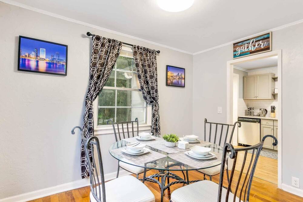 Photo of Kitchen in Lakeshore South