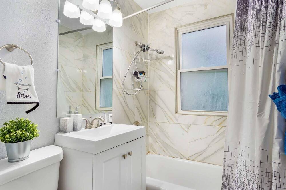 Photo of Bathroom in Lakeshore South