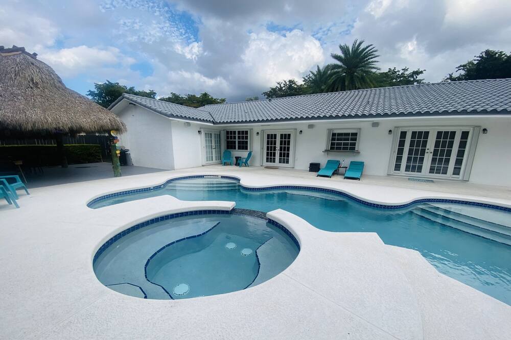 Photo of Outdoor in Kendale Lakes
