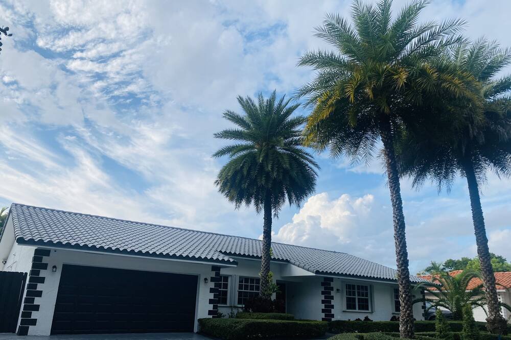 Photo of Outdoor in Kendale Lakes