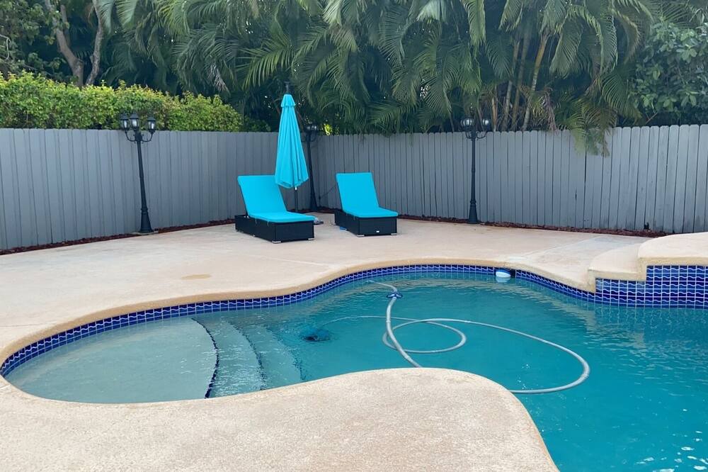 Photo of Outdoor in Kendale Lakes