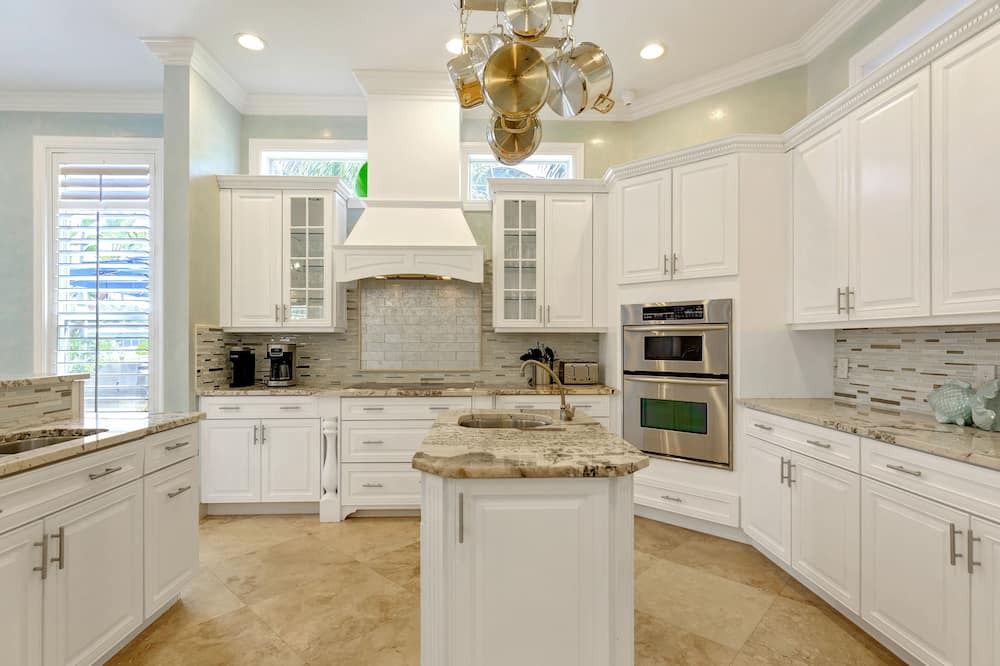 Photo of Kitchen in Lauderdale Harbours