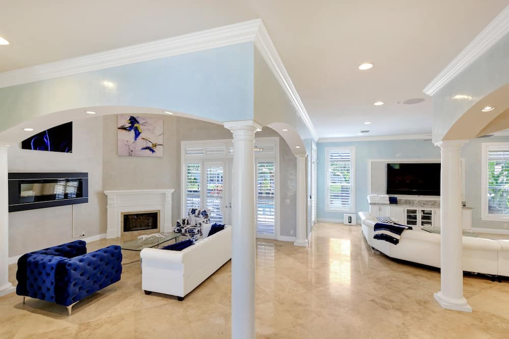 Photo of Livingroom in Lauderdale Harbours