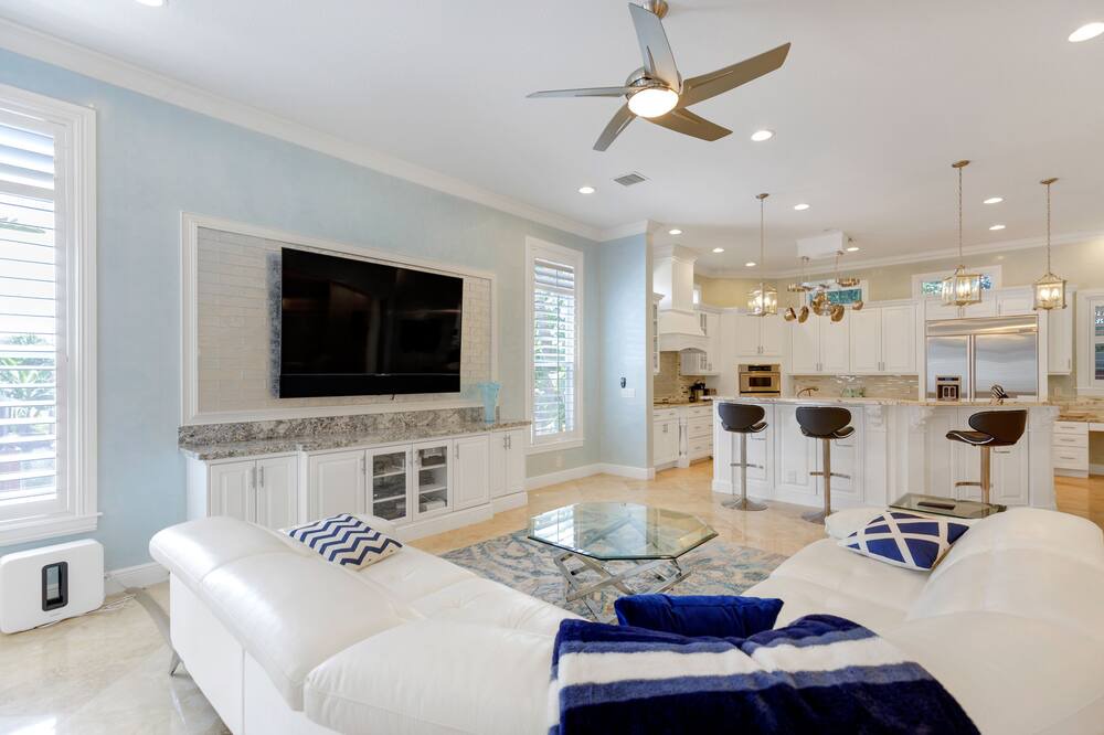 Photo of Livingroom in Lauderdale Harbours