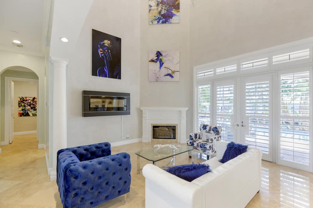 Photo of Livingroom in Lauderdale Harbours