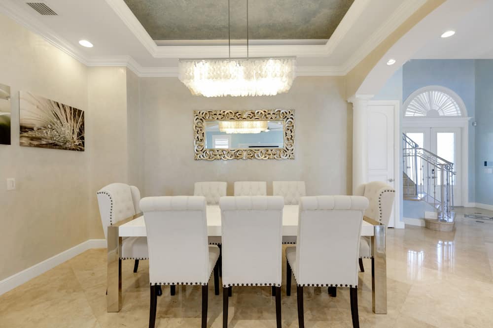 Photo of Kitchen in Lauderdale Harbours