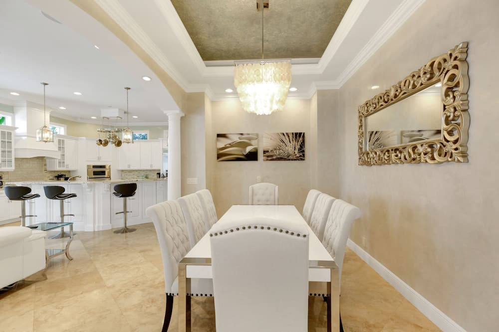 Photo of Kitchen in Lauderdale Harbours