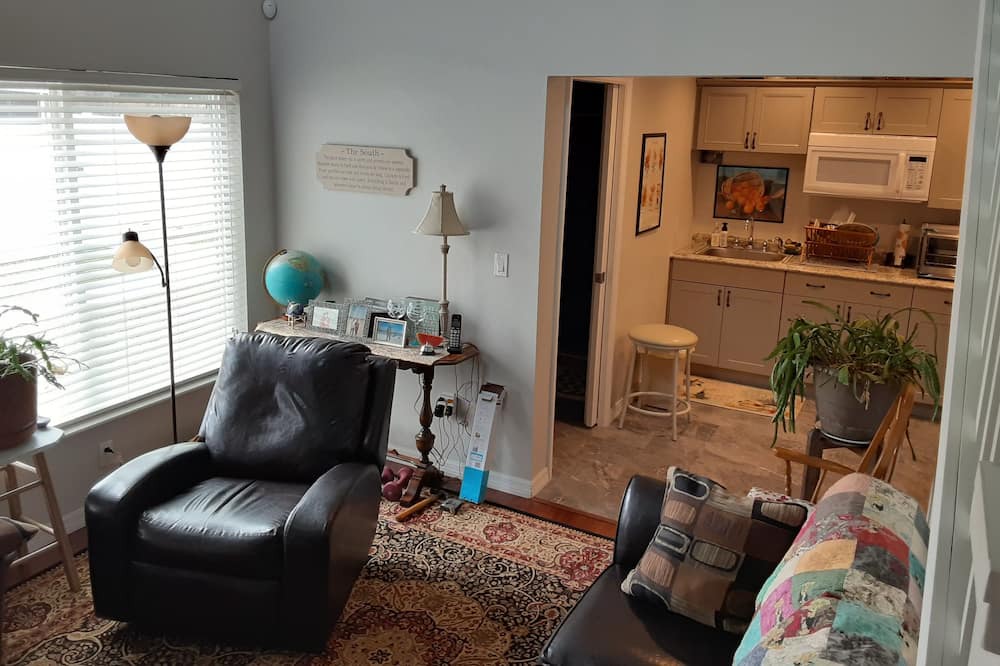 Photo of Livingroom in Candler