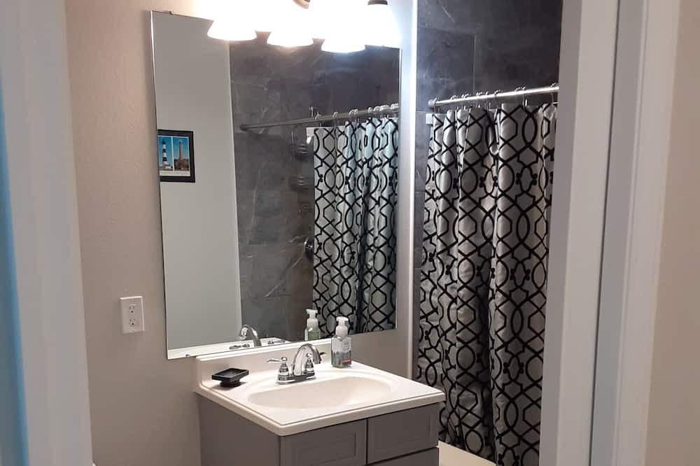 Photo of Bathroom in Candler