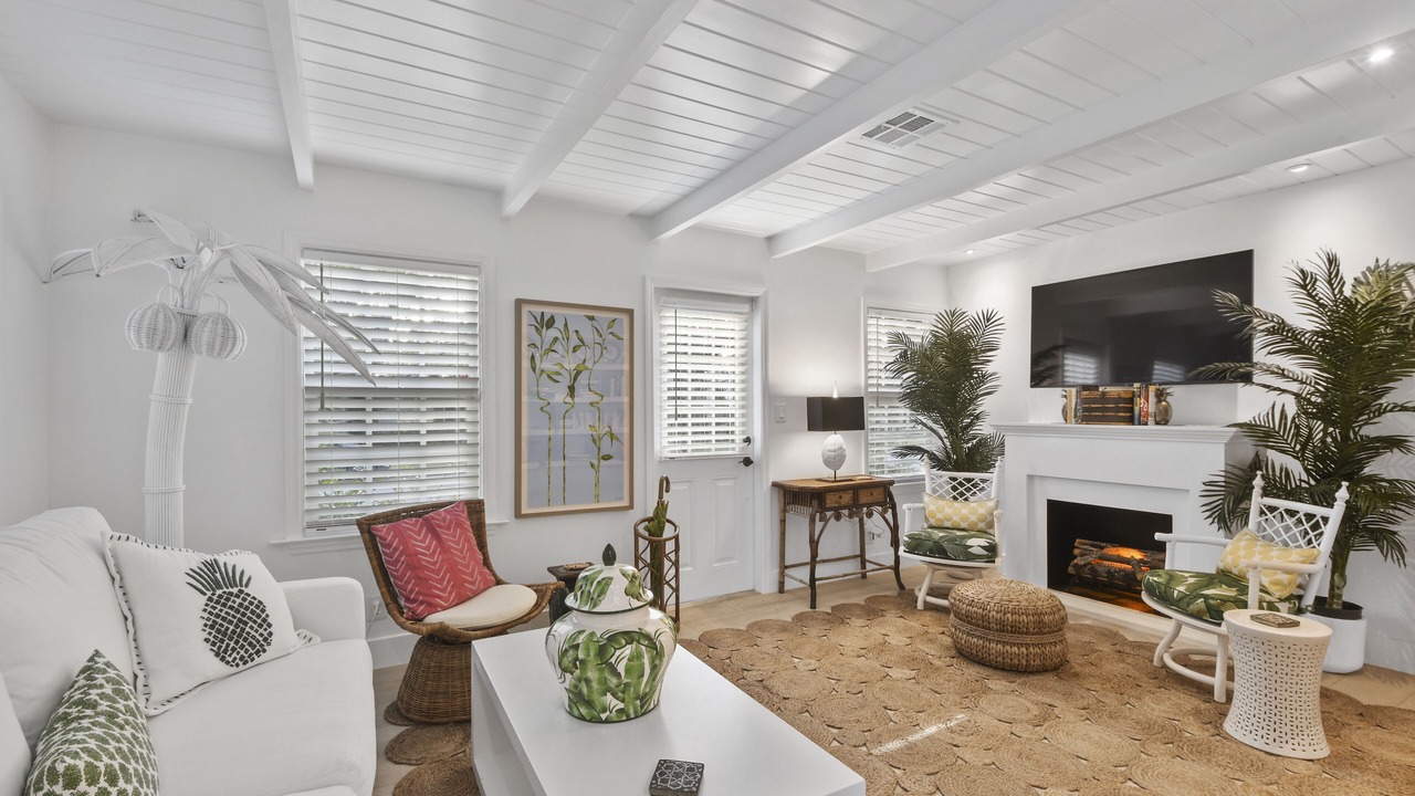 Photo of Livingroom in Parrot Cove