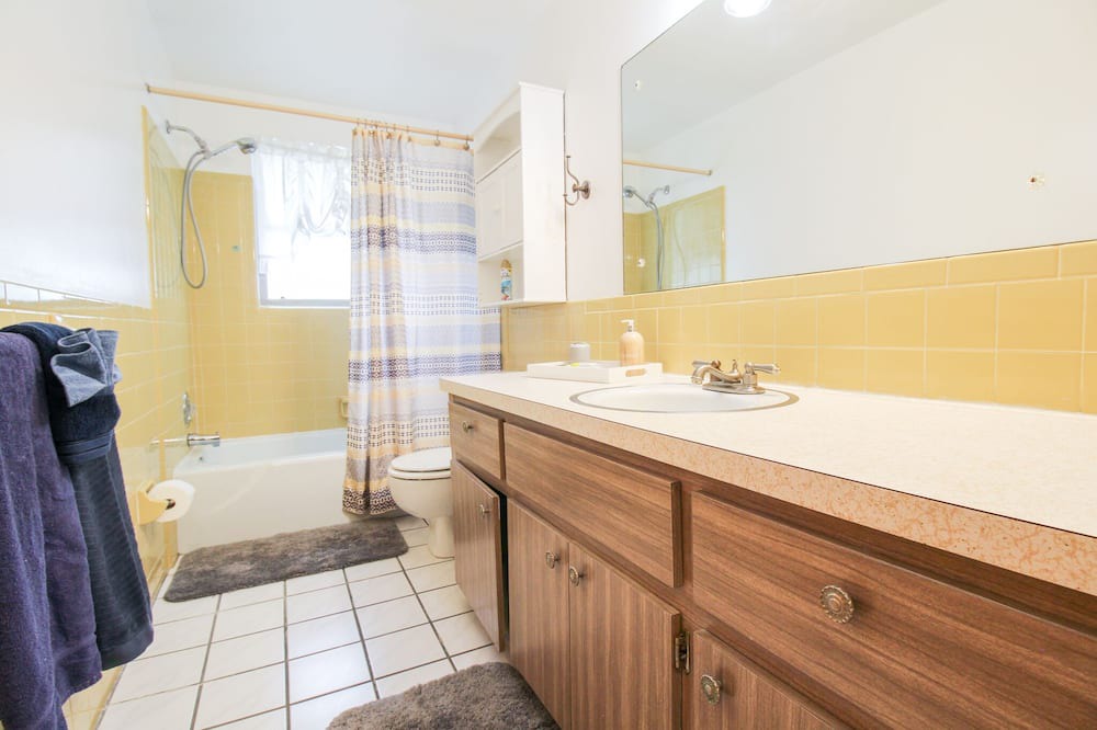 Photo of Bathroom in Venice Gardens