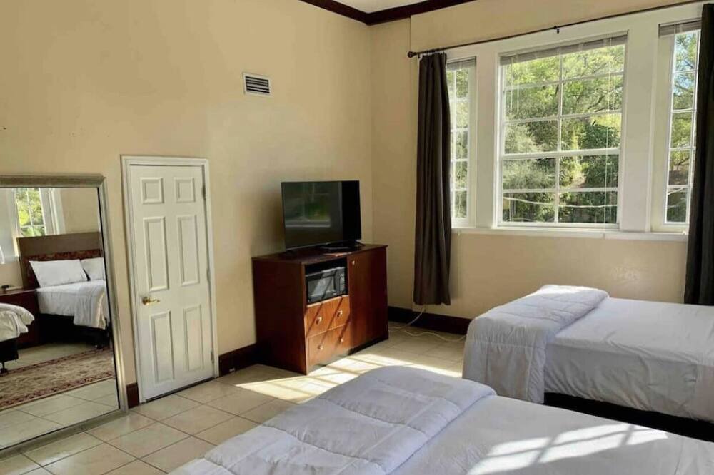Photo of Bedroom in Bearss Plaza