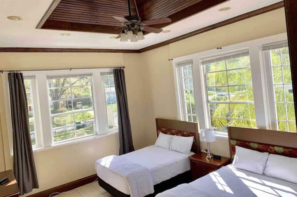 Photo of Bedroom in Bearss Plaza