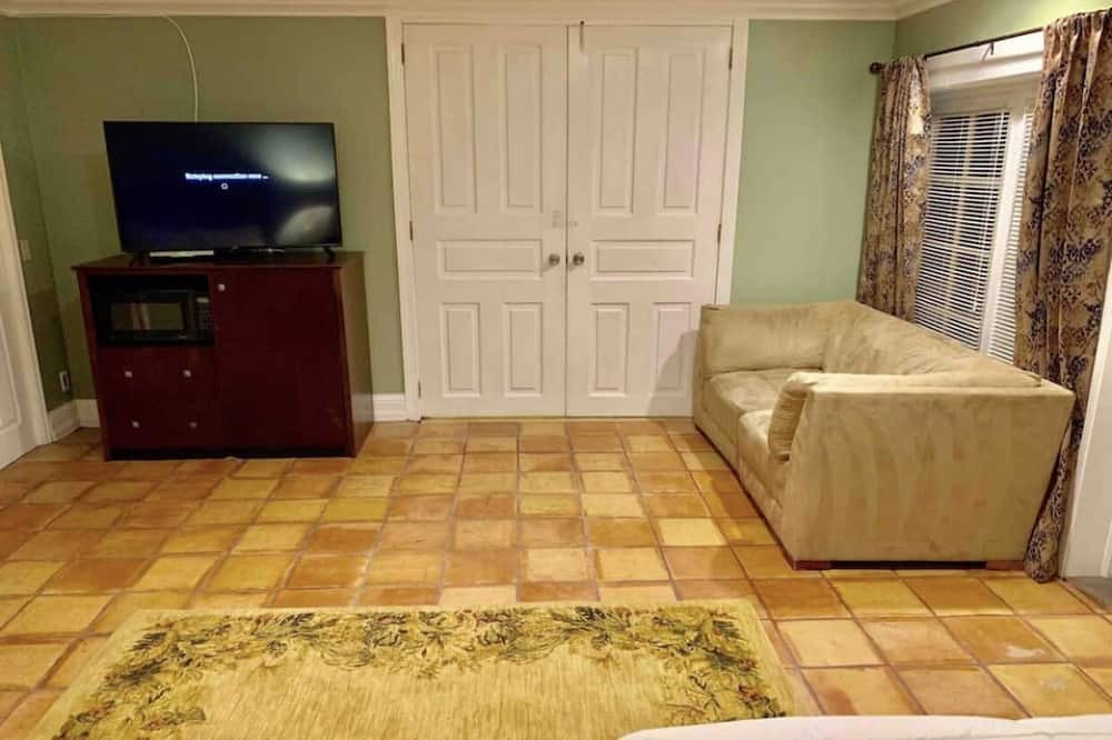 Photo of Bedroom in Bearss Plaza