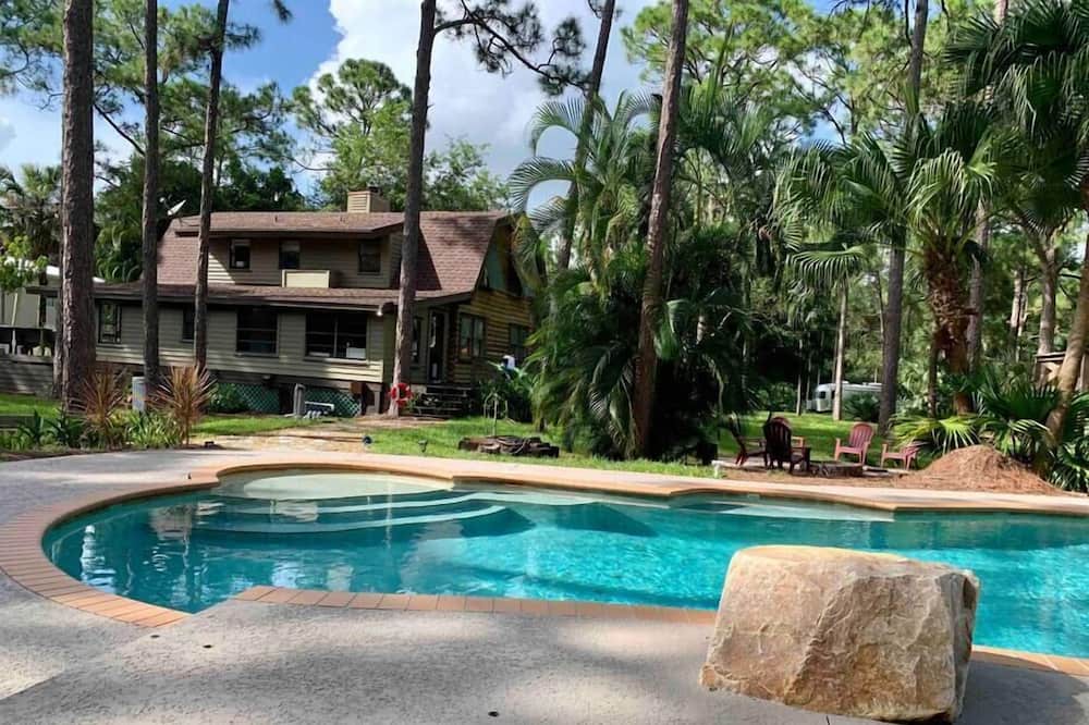 Photo of Outdoor in Jupiter Farms