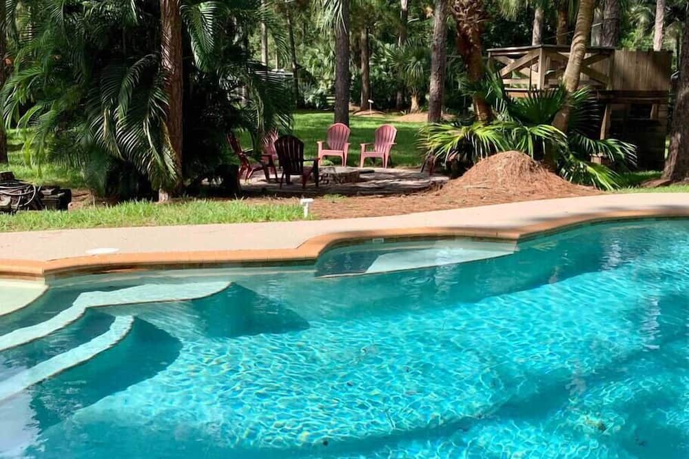 Photo of Outdoor in Jupiter Farms