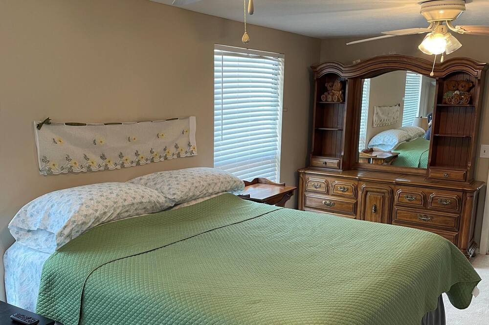 Photo of Bedroom in Suwannee