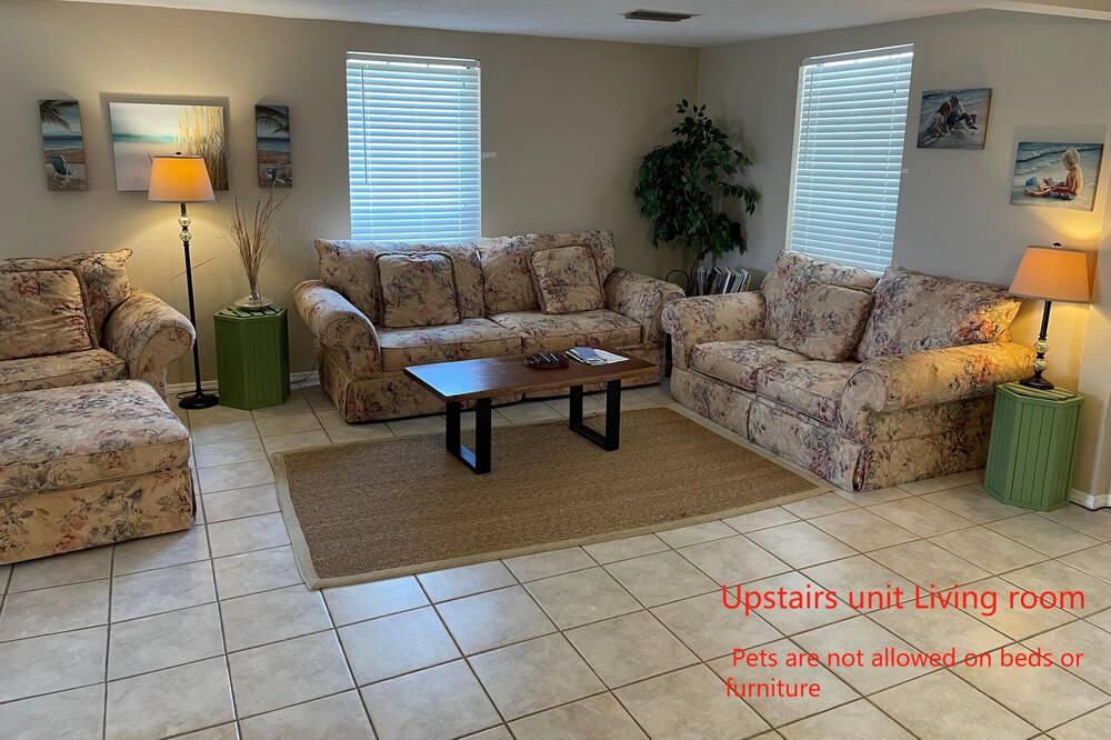Photo of Livingroom in Suwannee