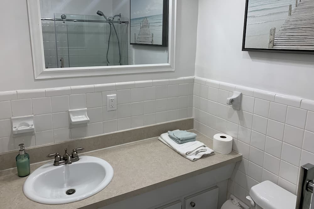 Photo of Bathroom in Harbor Village