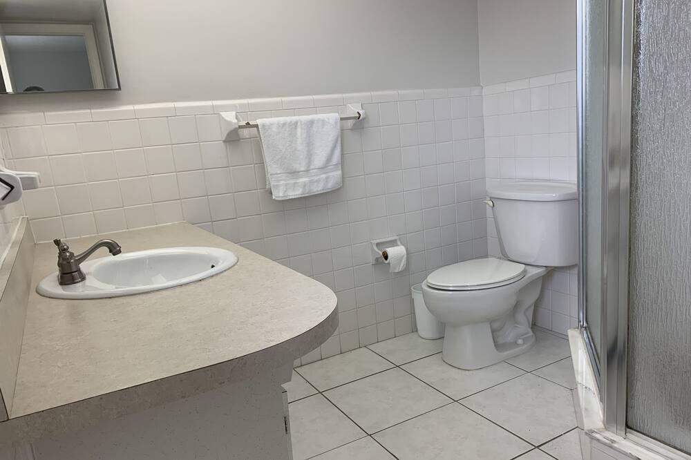 Photo of Bathroom in Harbor Village