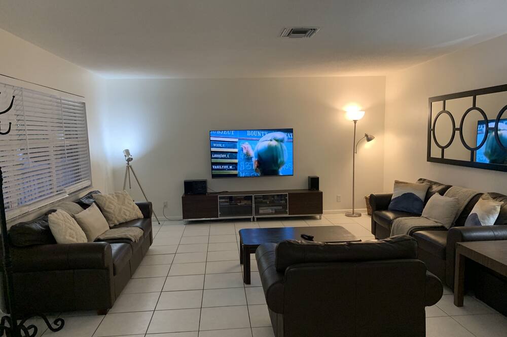 Photo of Livingroom in Harbor Village