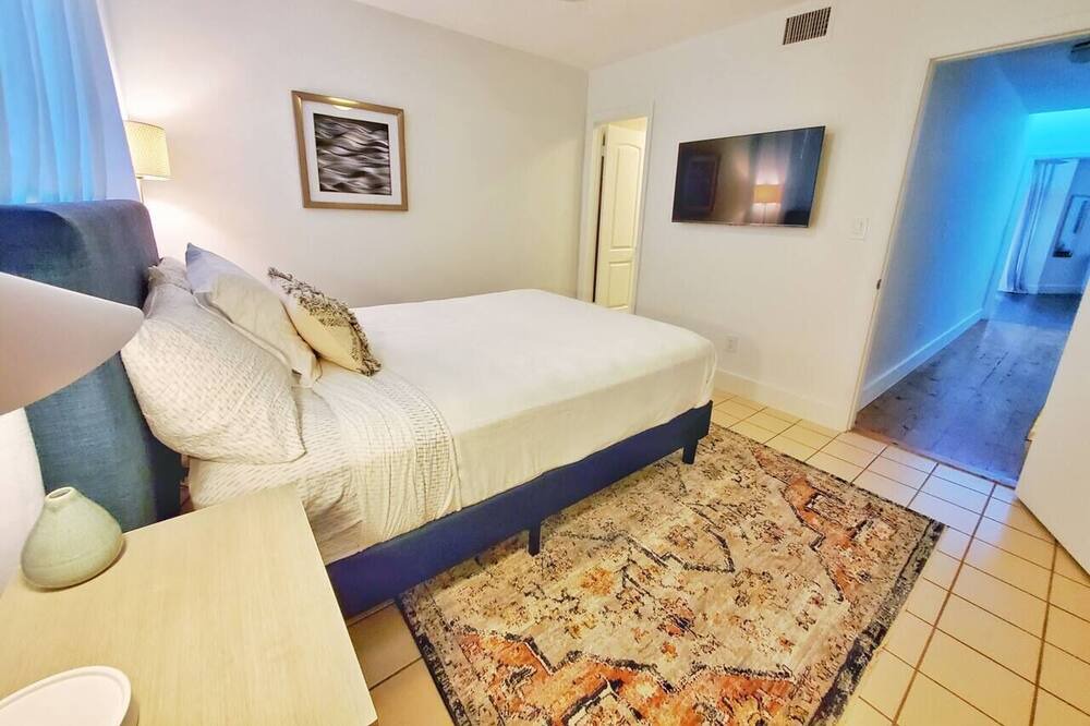 Photo of Bedroom in Royal Poinciana