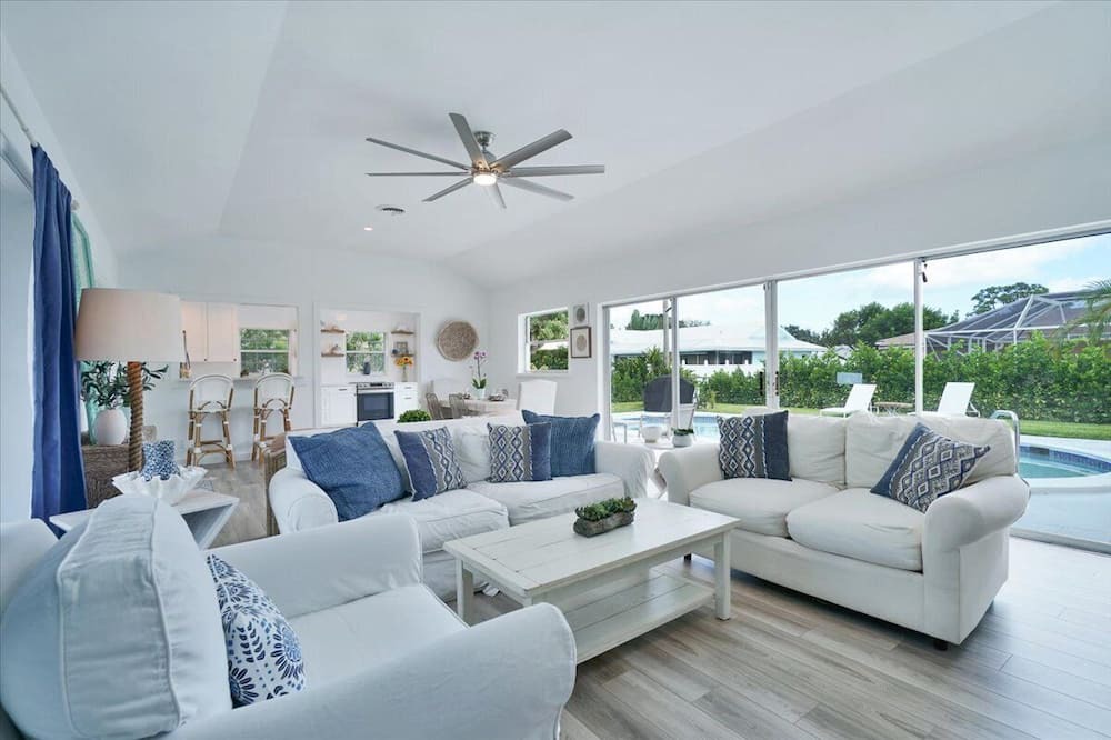 Photo of Livingroom in Tequesta