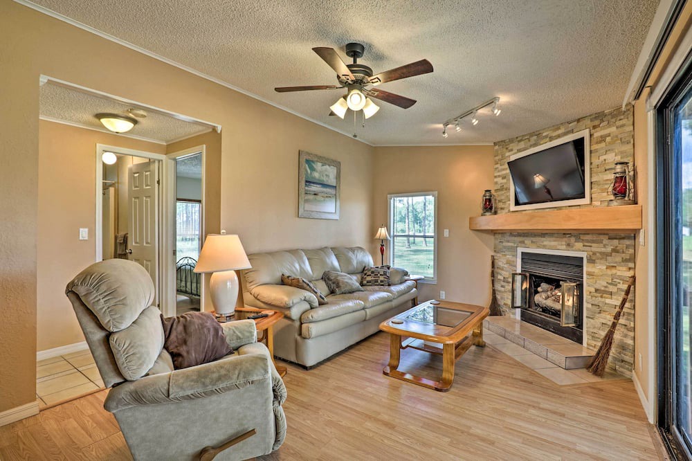 Photo of Livingroom in Crescent City