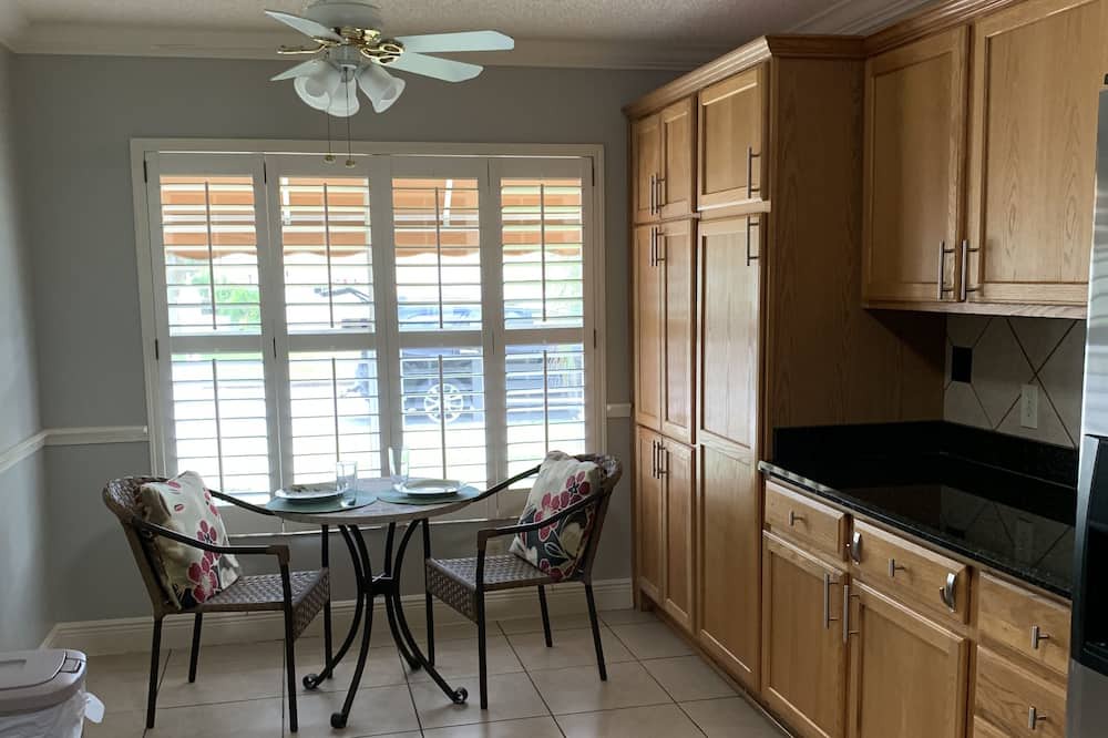 Photo of Kitchen in Virginia Trace