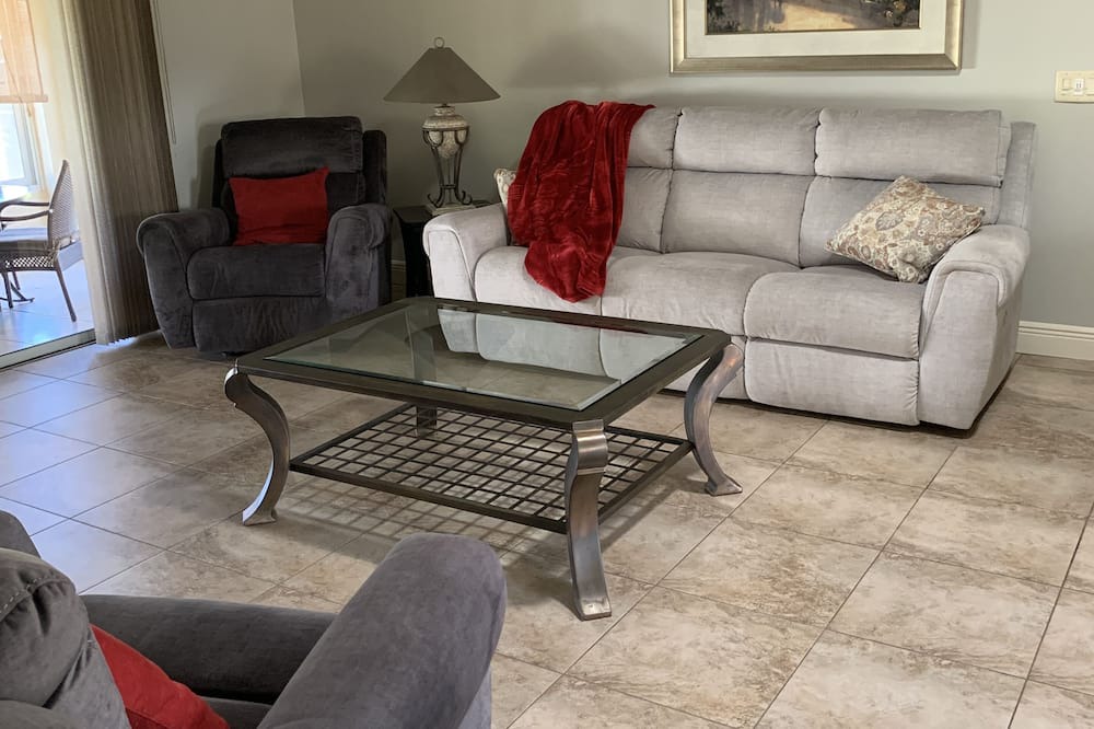 Photo of Livingroom in Virginia Trace