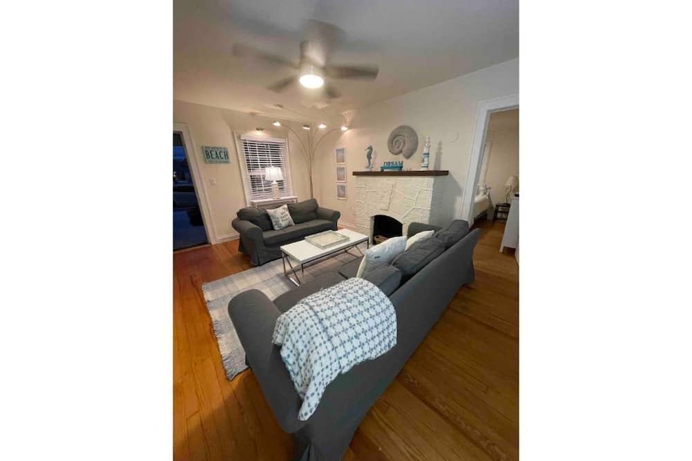 Photo of Livingroom in Pineapple Grove Arts District