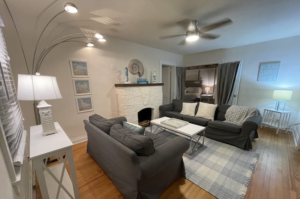 Photo of Livingroom in Pineapple Grove Arts District