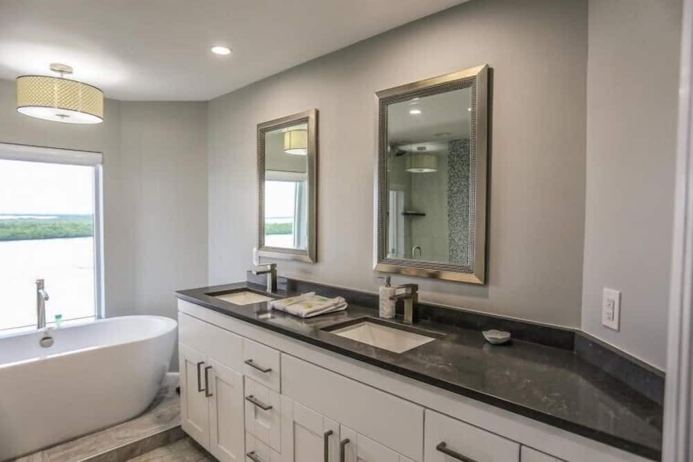 Photo of Bathroom in South Island