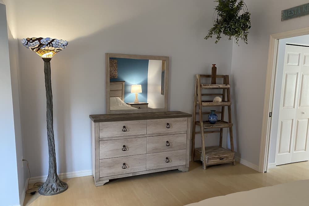 Photo of Bedroom in Bunker Oaks