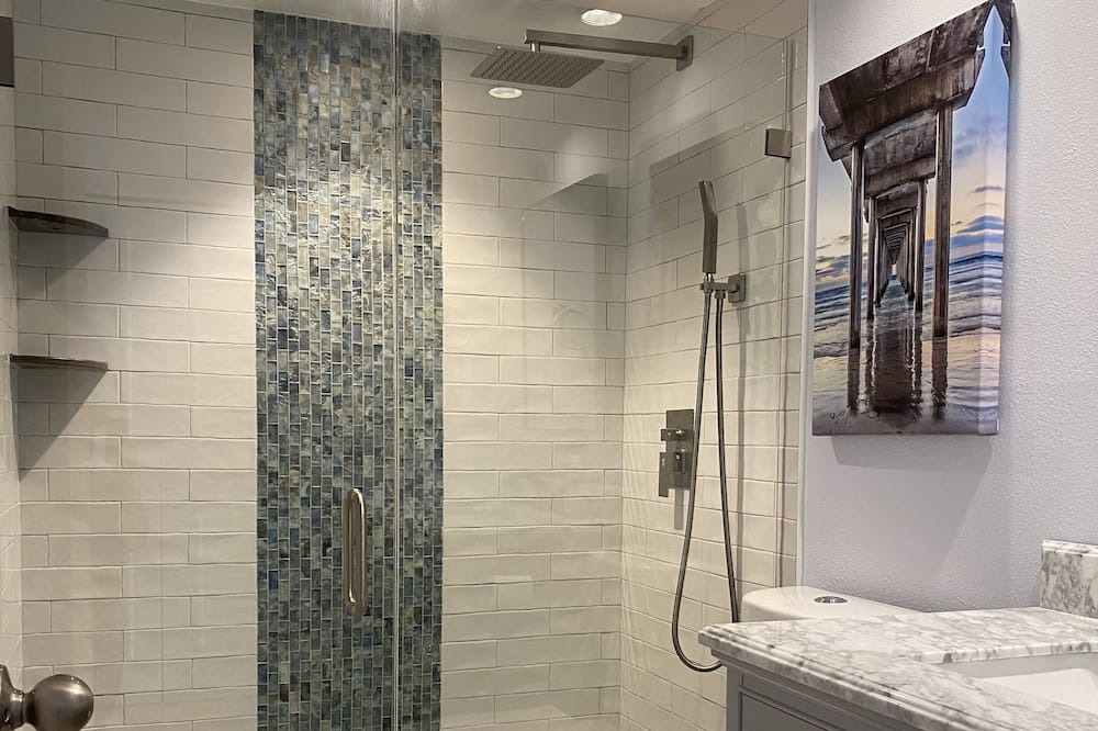 Photo of Bathroom in Bunker Oaks