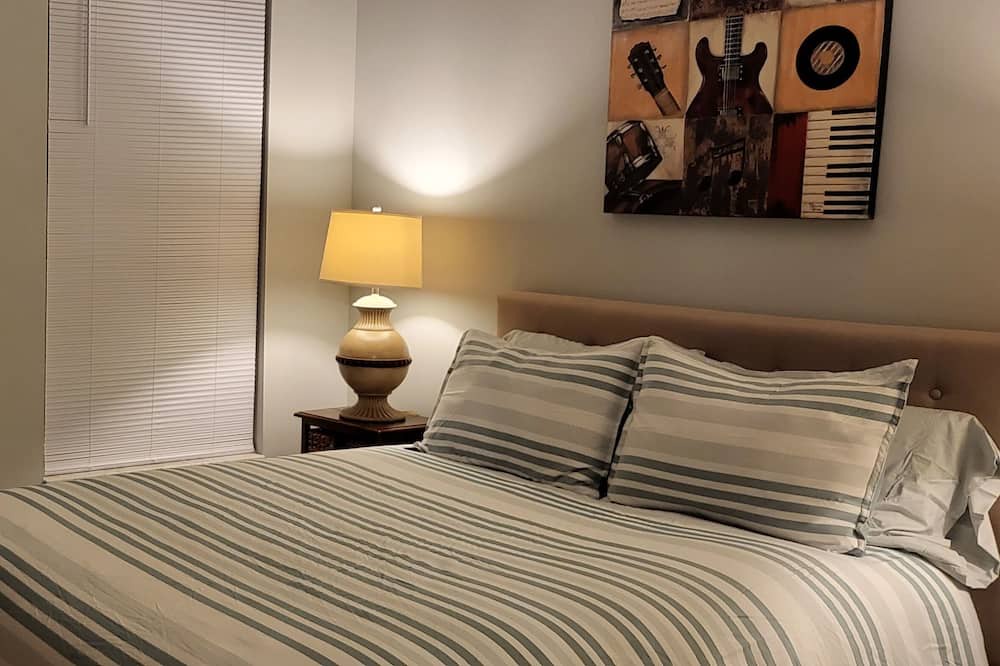 Photo of Bedroom in Greenview Shores