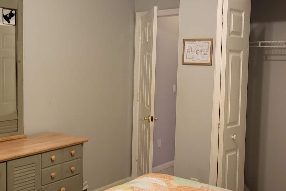 Photo of Bedroom in Greenview Shores