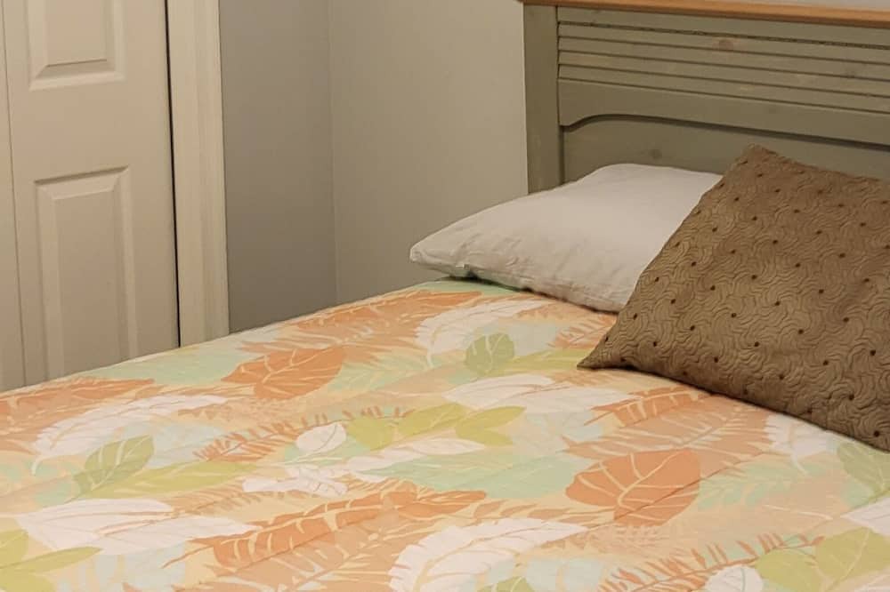 Photo of Bedroom in Greenview Shores