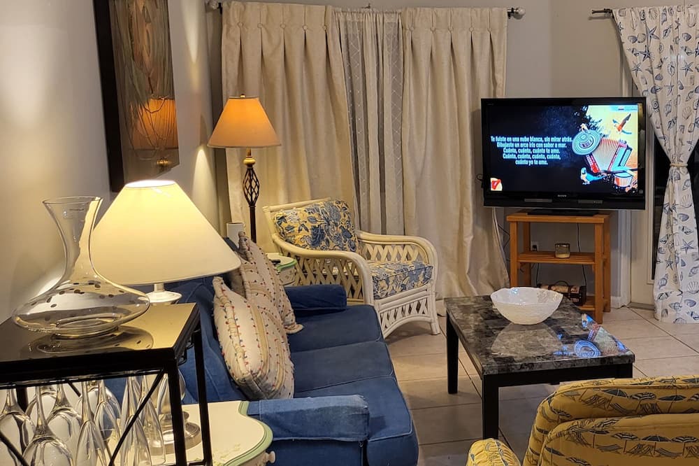 Photo of Livingroom in Greenview Shores