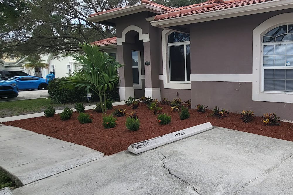 Photo of Outdoor in Greenview Shores