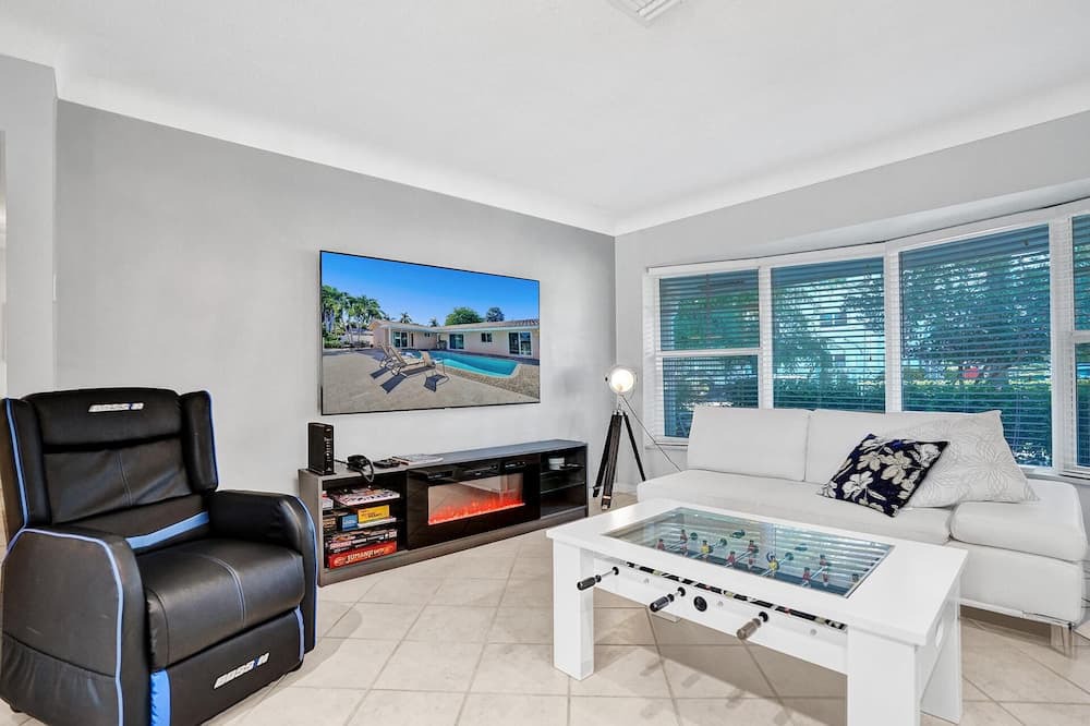 Photo of Bedroom in Coral Ridge Isles