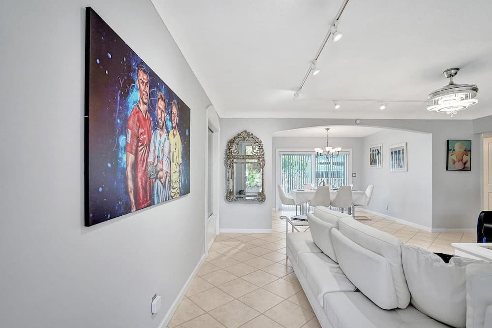 Photo of Others in Coral Ridge Isles