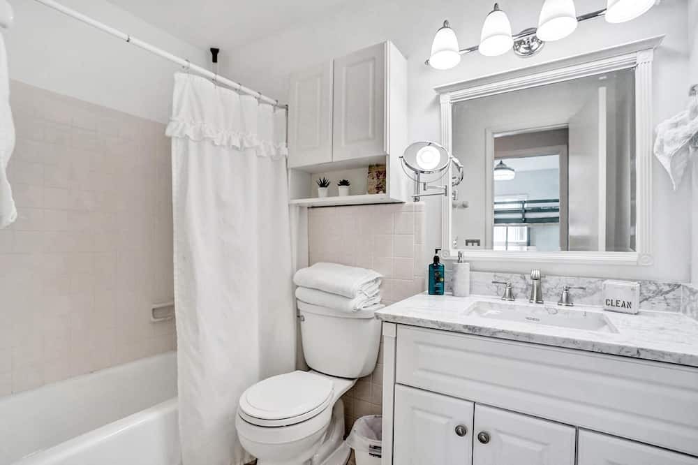 Photo of Bathroom in Coral Ridge Isles