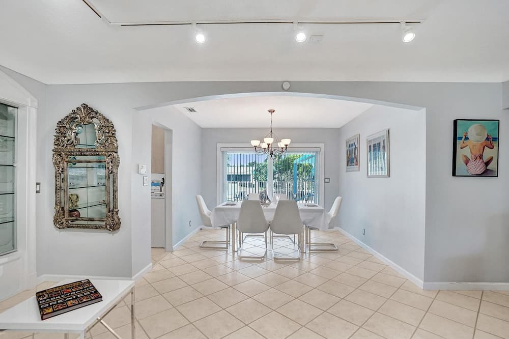 Photo of Bedroom in Coral Ridge Isles