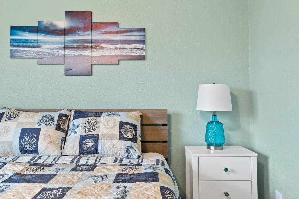 Photo of Bedroom in Crystal Beach