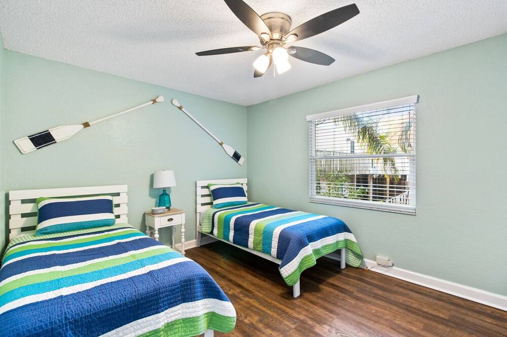 Photo of Bedroom in Crystal Beach
