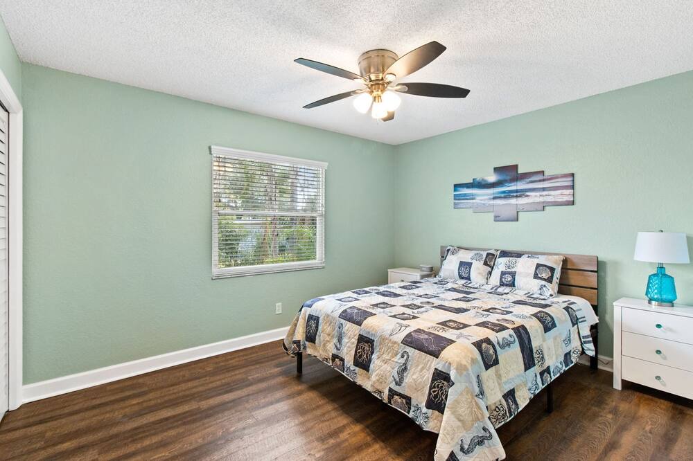 Photo of Bedroom in Crystal Beach