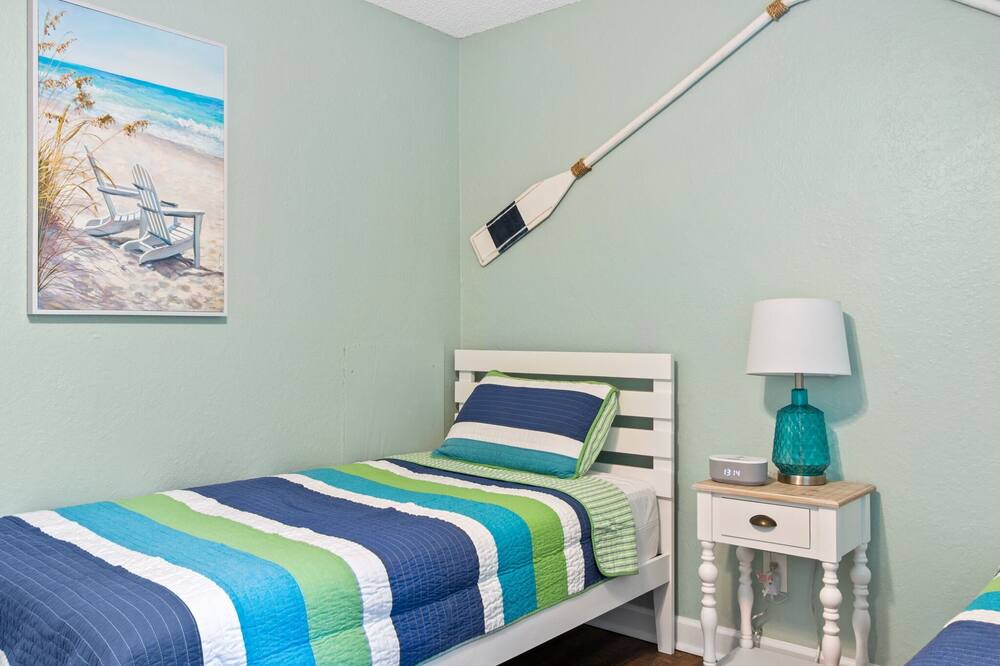 Photo of Bedroom in Crystal Beach
