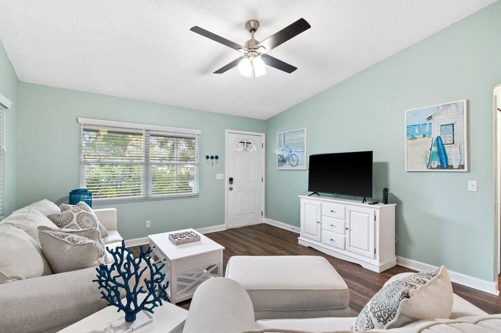 Photo of Livingroom in Crystal Beach